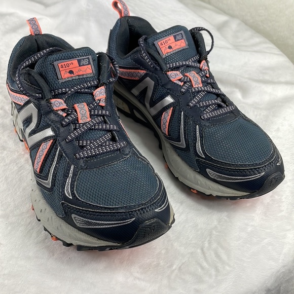 New Balance Thunder 410v5 Trail Running Shoes Size 8.5 Gray / Melon GUC - Picture 9 of 14